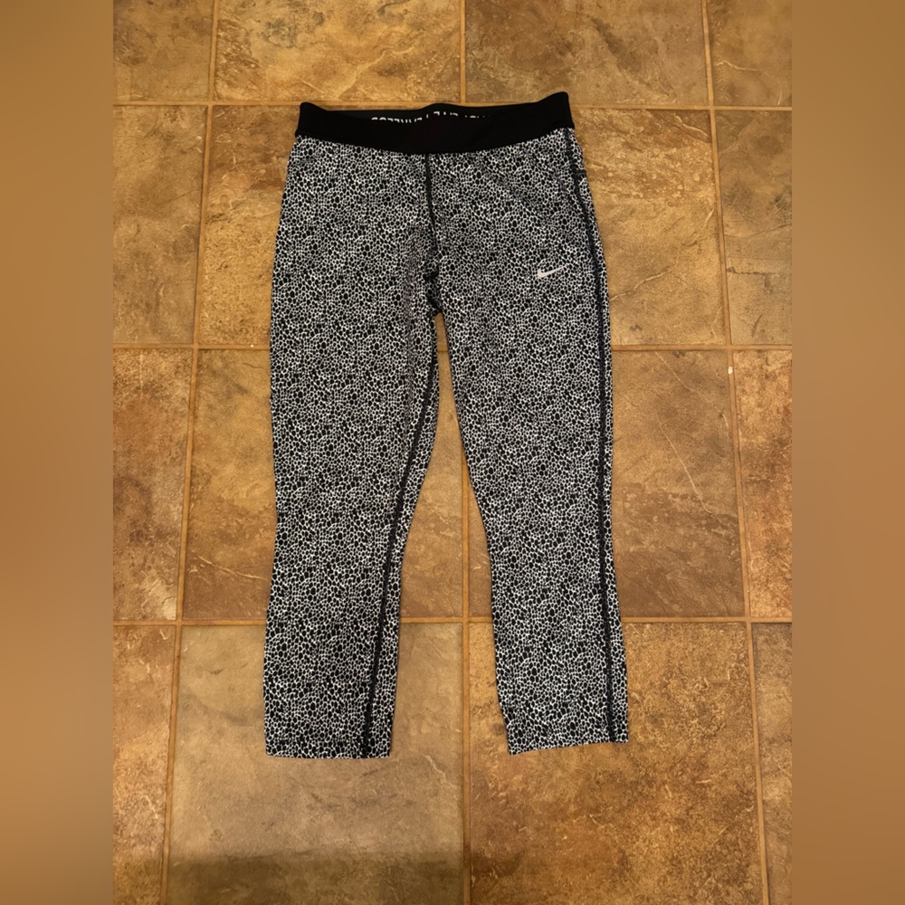 Nike Women’s Leggings Size Small - Picture 2 of 7